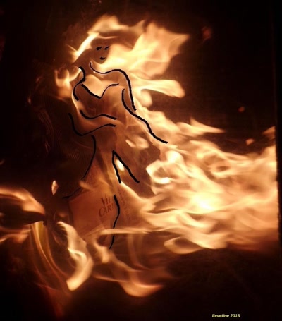 une apparition féminine..